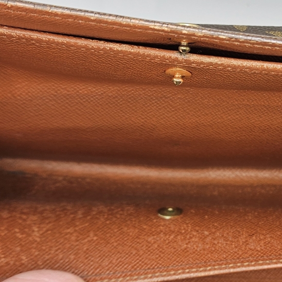 Louis Vuitton Monogram Sarah Wallet - Picture 11 of 12